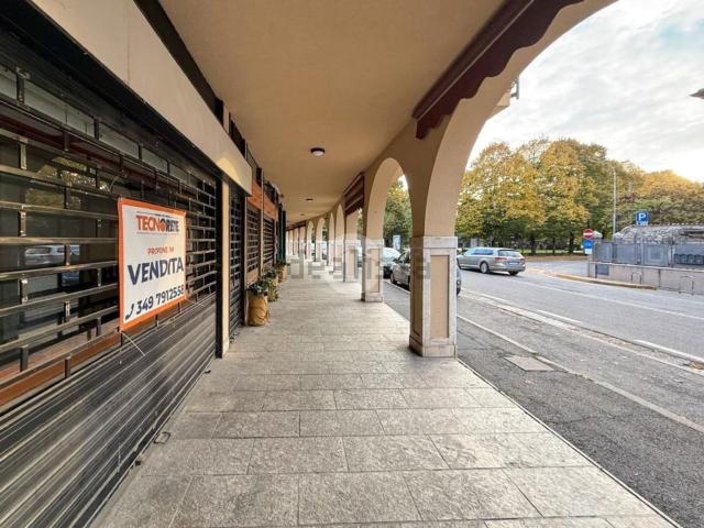 Locale in vendita di 120 m² in Via Giuseppe Zanardelli