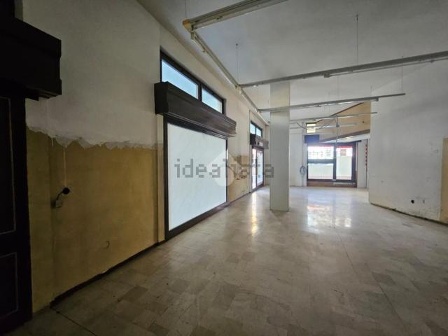 Locale in vendita di 120 m² in Via Giacomo Matteotti, 83
