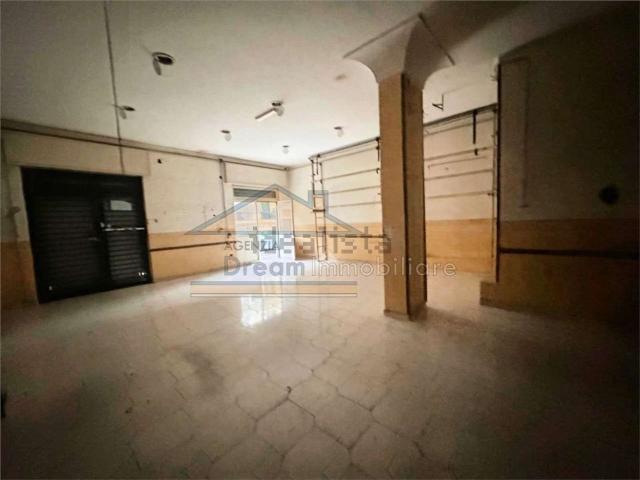 Locale in vendita di 120 m² in Via Giardini