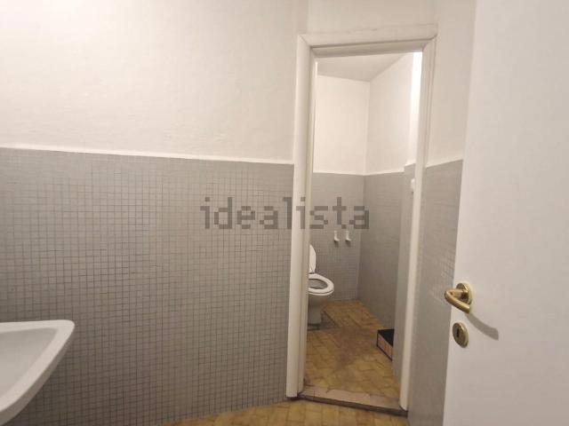 Locale in vendita di 120 m² in Via Giovanni della Casa