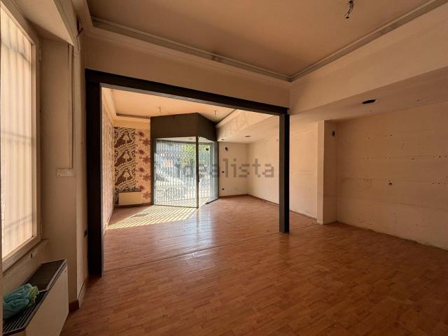 Locale in vendita di 120 m² in Via Gran Sasso, 67