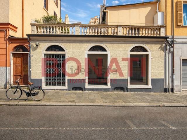 Locale in vendita di 120 m² in Via del Prione, 284