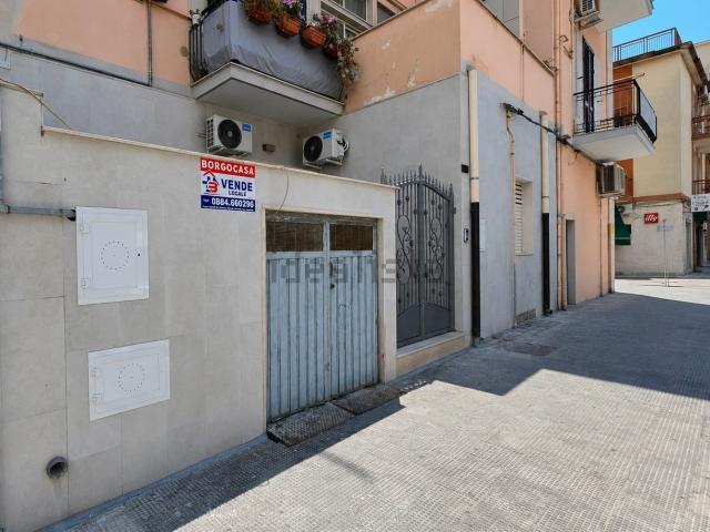 Locale in vendita di 120 m² in Via della Croce, 27