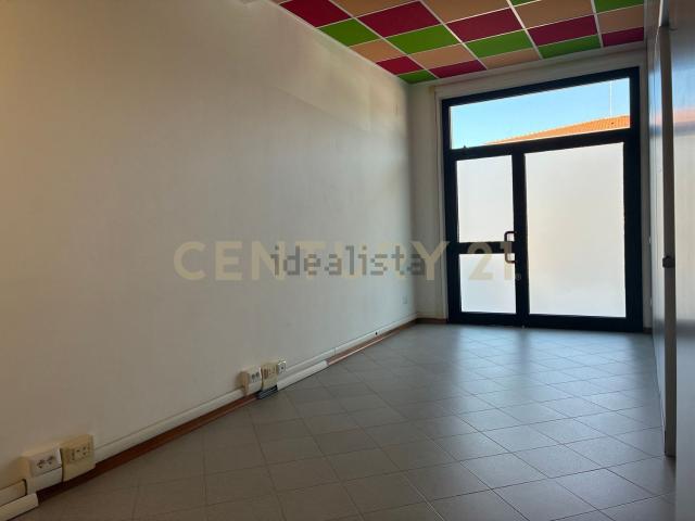 Locale in vendita di 120 m² in Via della Pace, 50