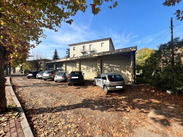 Locale in vendita di 120 m² in Via della Pace, 120