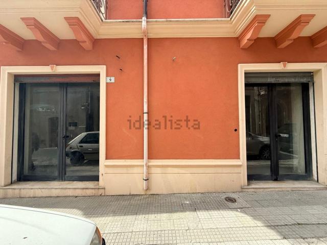 Locale in vendita di 120 m² in Via E. Cosenz, 9