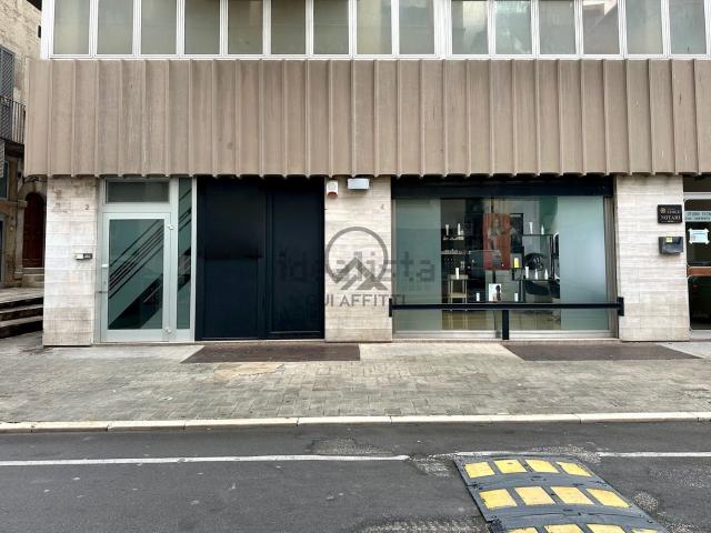 Locale in vendita di 120 m² in Via Felice Cavallotti, 2