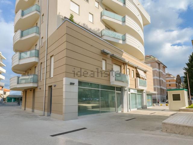 Locale in vendita di 120 m² in Via Firenze