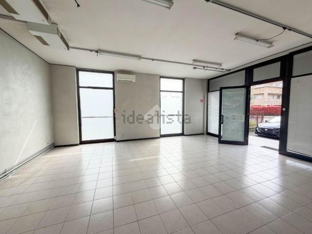 Locale in vendita di 120 m² in Via Fratelli Carlo e Stefano Cernuschi, 23