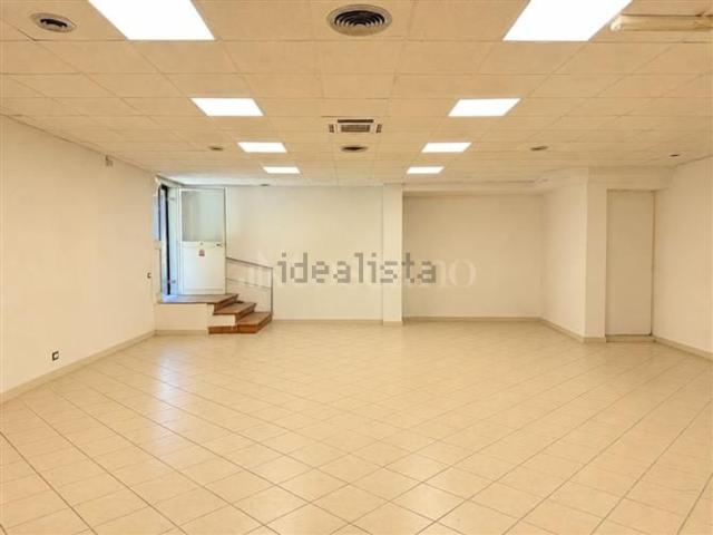 Locale in vendita di 120 m² in Via Icaro