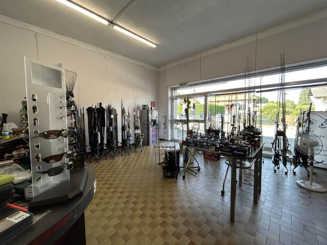 Locale in vendita di 120 m² in Via IV Novembre, 50