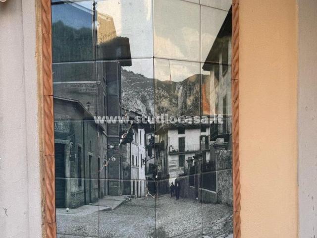 Locale in vendita di 120 m² in Via IVº Novembre