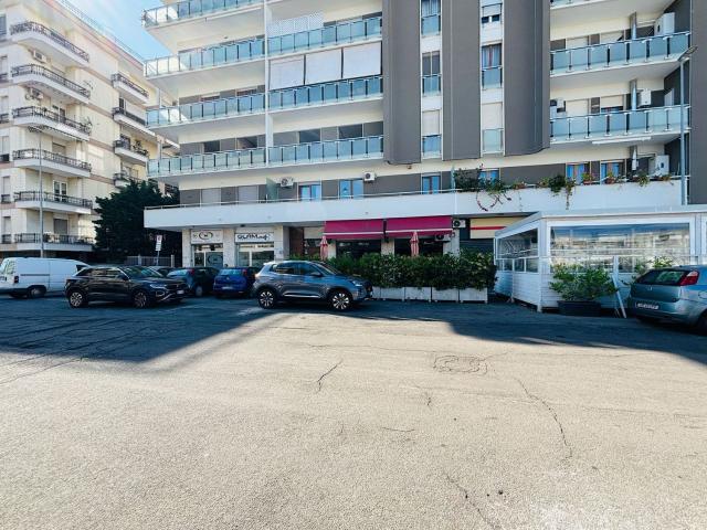 Locale in vendita di 120 m² in Via Lupiae, 5
