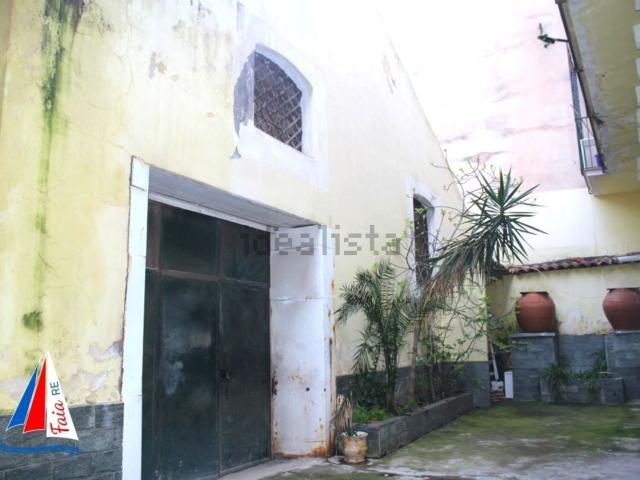 Locale in vendita di 120 m² in Via Monserrato, 62