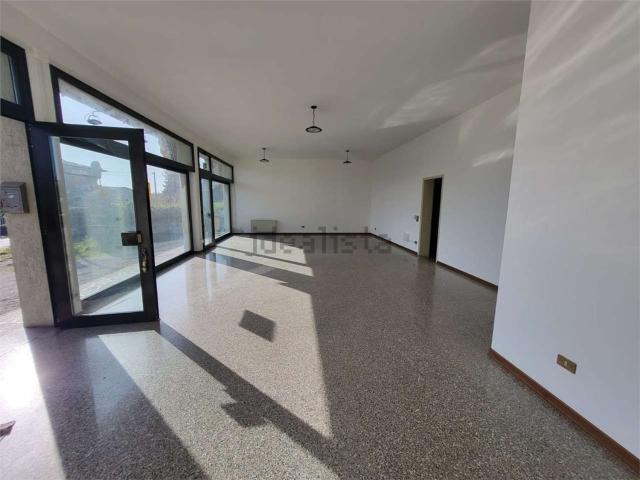Locale in vendita di 120 m² in Via Madonnetta