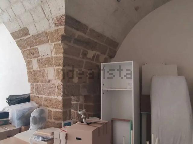 Locale in vendita di 120 m² in Via Manfredi Svevo, 102