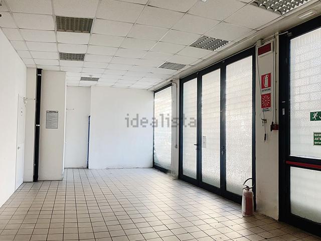 Locale in vendita di 120 m² in Via Novara, 42