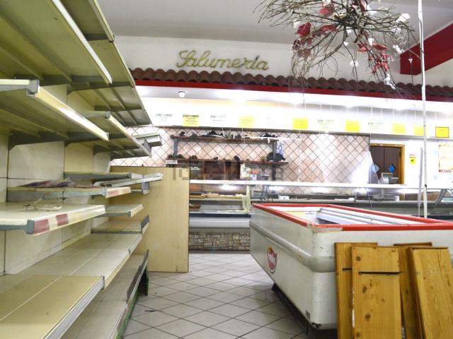 Locale in vendita di 120 m² in Via S. Maria la Stella, 80