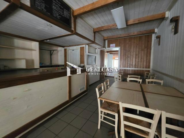 Locale in vendita di 120 m² in Via San Francesco, 8