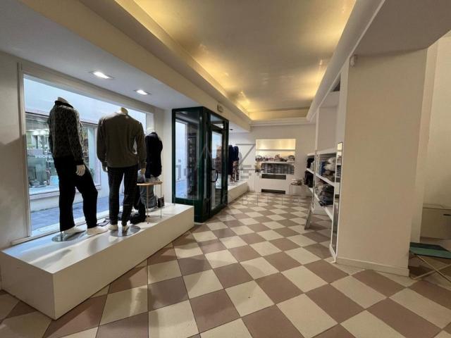 Locale in vendita di 120 m² in Via San Pio X