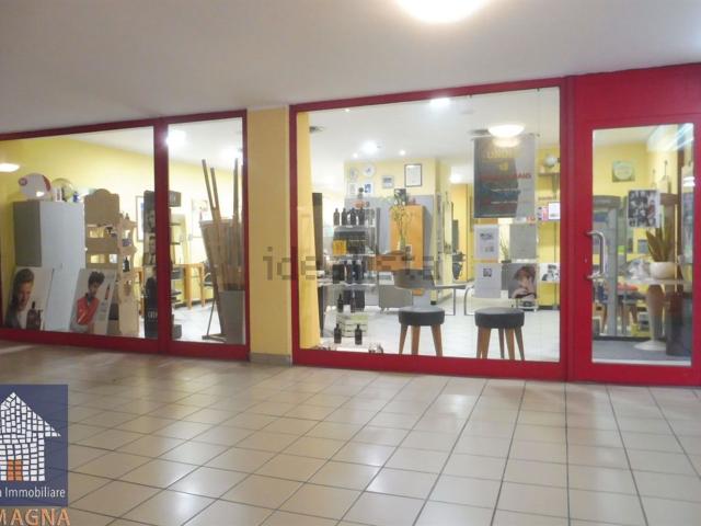 Locale in vendita di 120 m² in Via Sergio Cavina