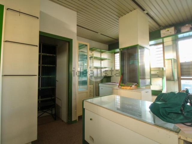 Locale in vendita di 120 m² in Via Pontirolo, 1