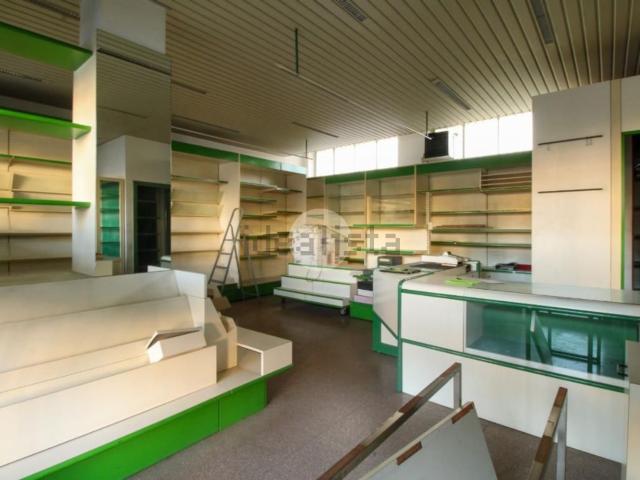 Locale in vendita di 120 m² in Via Pontirolo, 1