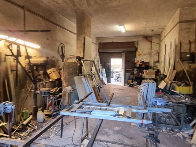 Locale in vendita di 120 m² in Via Pablo Picasso, 46