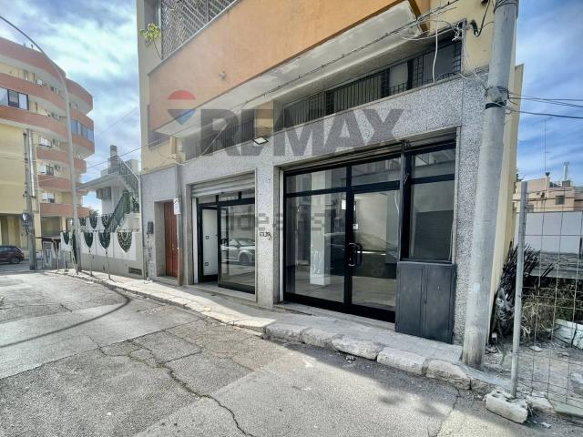 Locale in vendita di 120 m² in Via Paolo IV, 5
