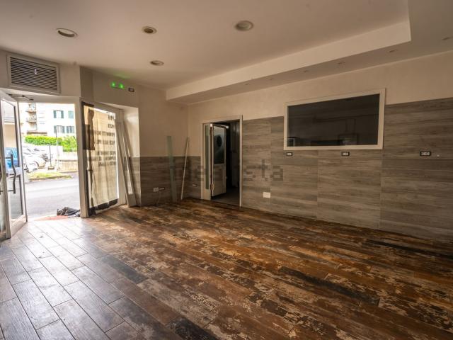 Locale in vendita di 120 m² in Via Pasubio, 14