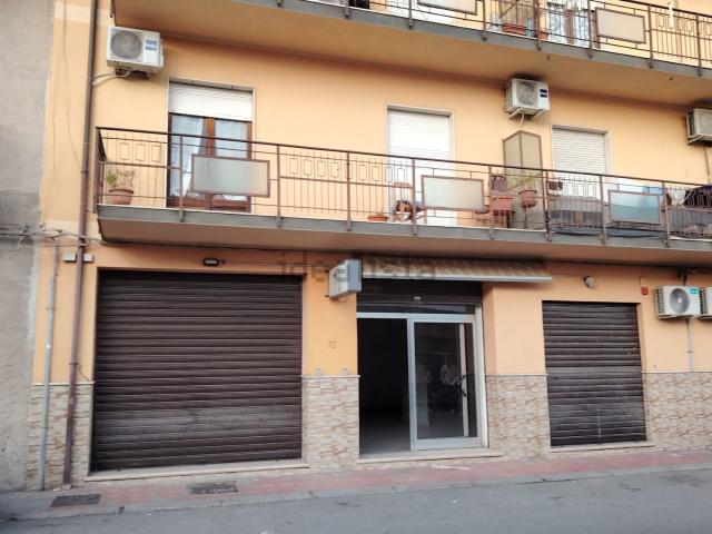 Locale in vendita di 120 m² in Via Peppino Surfaro, 70