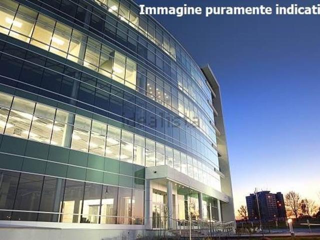 Locale in vendita di 120 m² in Via Piero della Francesca, 37