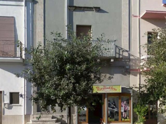 Locale in vendita di 120 m² in Via Roma, 47