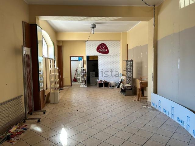 Locale in vendita di 120 m² in Via Roma, 191