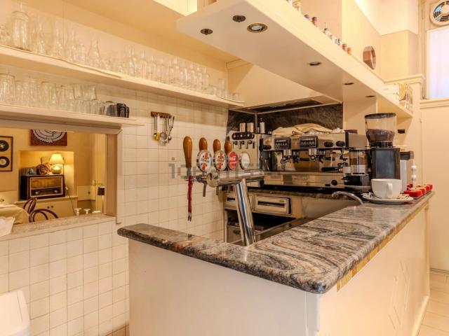 Locale in vendita di 120 m² in Via Ruggero di Lauria, 18