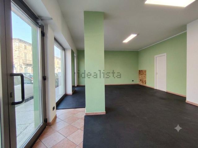 Locale in vendita di 120 m² in Via Unità d&apos Italia, 42