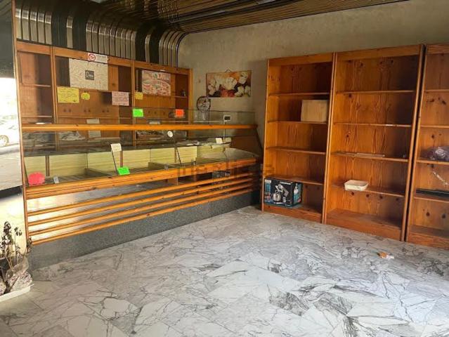 Locale in vendita di 120 m² in Viale Tica, 203