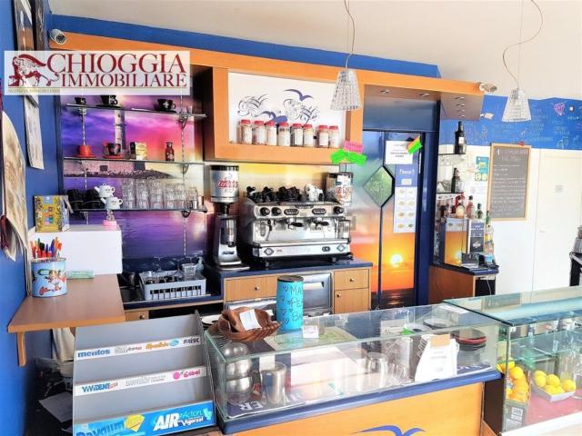 Locale in vendita di 120 m² in Viale Cristoforo Colombo