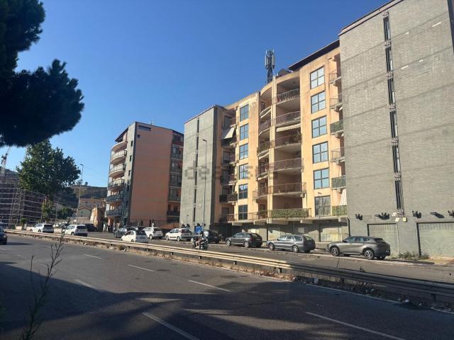 Locale in vendita di 120 m² in Viale Gazzi, 24