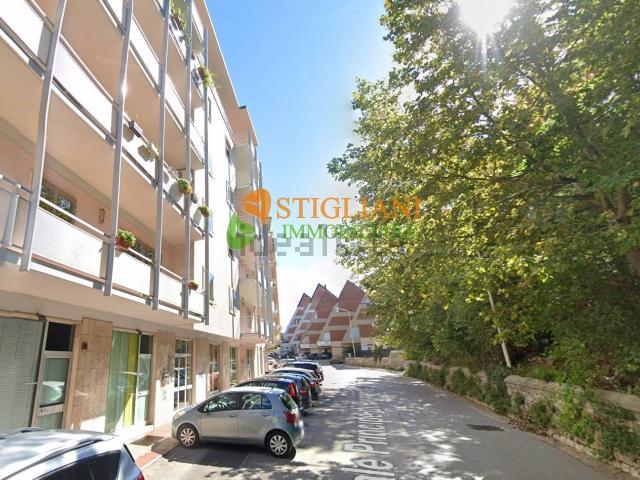 Locale in vendita di 120 m² in Viale Principe di Piemonte