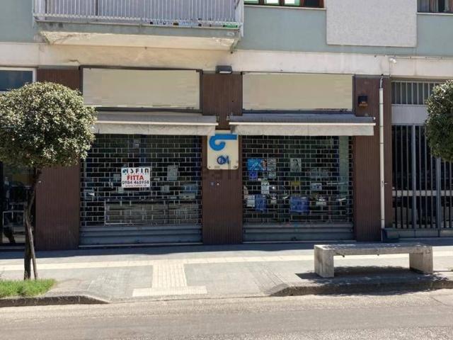 Locale in vendita di 120 m² in Corso Luigi Fera, 94