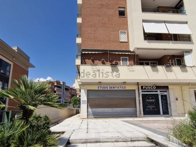 Locale in vendita di 120 m² in Largo Luchino Visconti