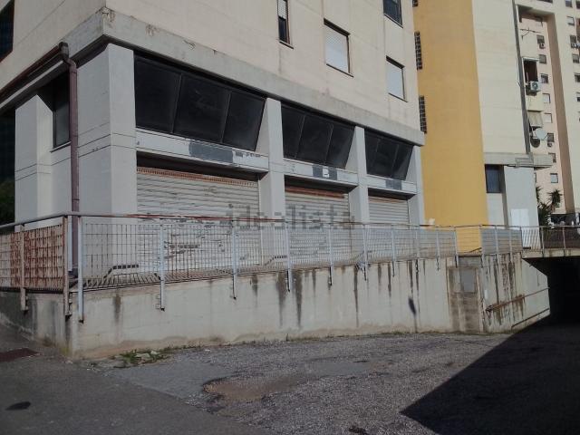 Locale in vendita di 120 m² in Piazza Giambattista Tedesco, 13