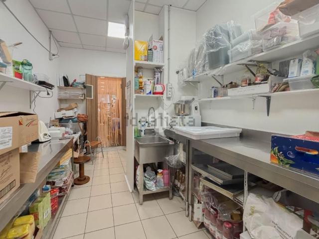 Locale in vendita di 120 m² in Piazza Giovanni Paolo II, 1