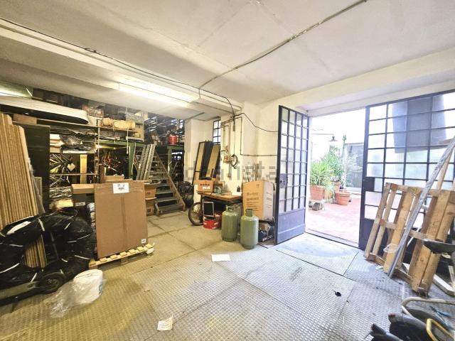 Locale in vendita di 120 m² in Piazza Ognissanti