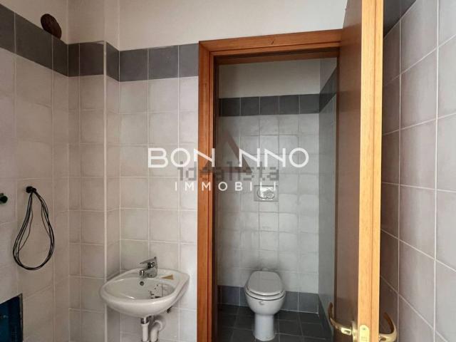 Locale in vendita di 120 m² in Piazza La Filanda, 16
