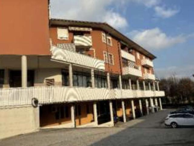 Locale in vendita di 1215 m² in Via Dottore Pietro Ragazzoni, 38