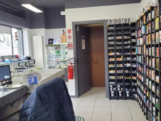 Locale in vendita di 121 m² in Via Briantea, 33