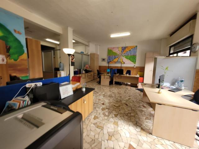 Locale in vendita di 121 m² in Via del Mare, 8