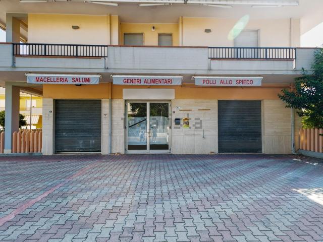 Locale in vendita di 121 m² in Via Roma, 355